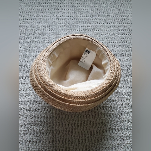 Like New✨ H&M Baby Straw Hat - Picture 2 of 4